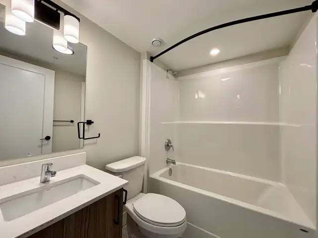 1 bed 1 bath apartment in Long Term Rentals in Bedford - Image 4