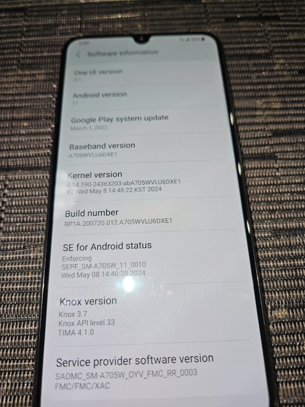 Samsung Galaxy A70 - Black in Cell Phones in Cowichan Valley / Duncan - Image 3