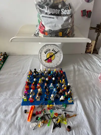 AUTHENTIC COMPLETE LEGO, MINI FIGURES, WITH 4 POUNDS OF BULK LEGO, ACCESSORIES INCLUDED, READ ADD 53...