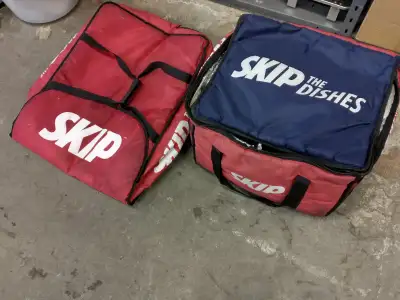 Skip the dishes food delivery containers. One pizza delivery container and one box style delivery co...