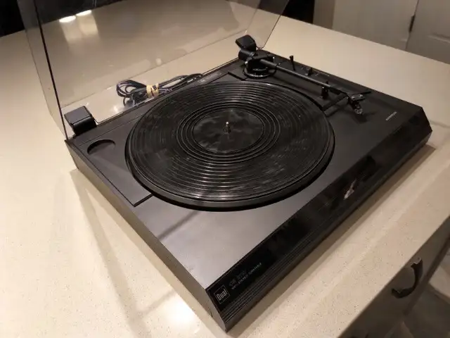 Turntable - Dual CS2110, Belt Drive, 1987, Autoreturn, Plastic in Other in Markham / York Region - Image 4