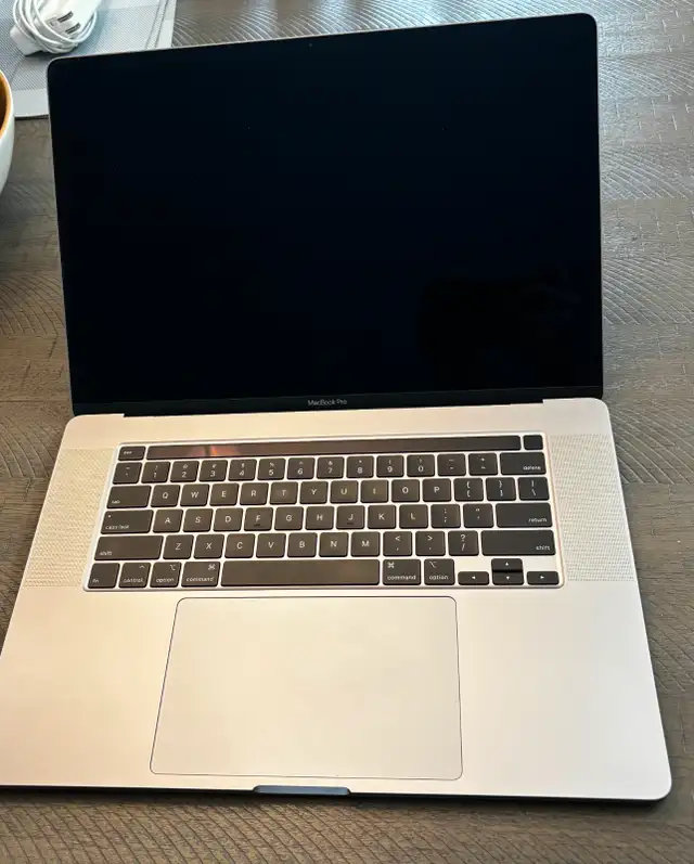 2019 16'' Macbook Pro Intel i9 1TB 16GB