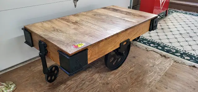 Coffee table cart in Coffee Tables in Trenton - Image 2