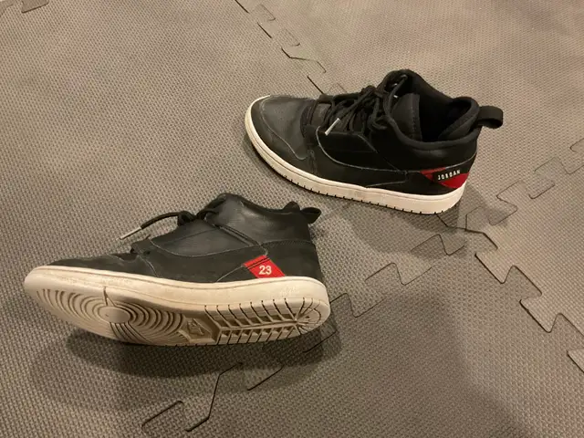 Kids Nike Jordon’s - Youth Size 4 in Kids & Youth in Ottawa - Image 2