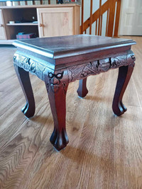 Table basse ovale avec 4 tabourets 