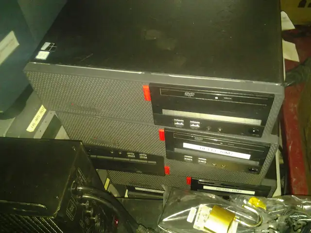 Lenovo ThinkCentre M710s SFF Intel i5 7th Gen 8 GB RAM 2tb  Win in Desktop Computers in City of Montréal - Image 2