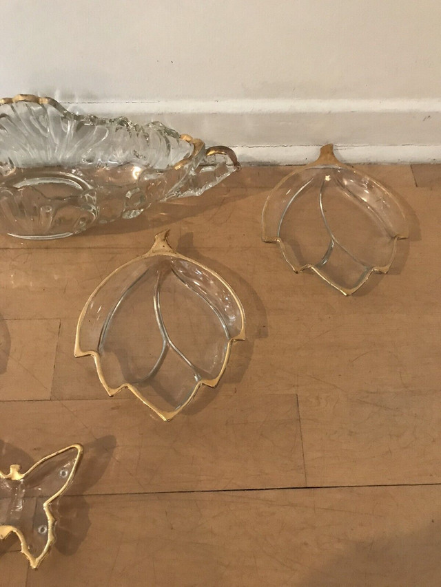 Vintage set of gold trim glass serving trays-Plateaux De Service dans Vaisselle et articles de cuisine  à Ville de Montréal - Image 4