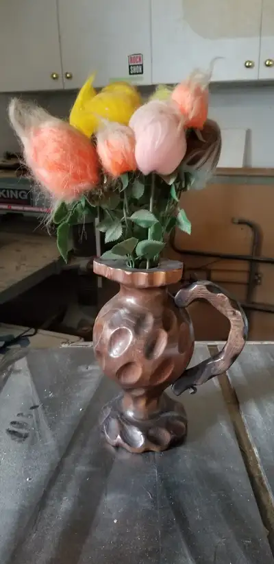 Pichet en bois sculpté à la main avec fleurs artificielles décor, View more