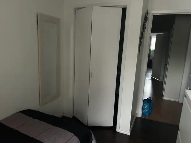 Furnished room for rent, available immediately. in Room Rentals & Roommates in City of Toronto - Image 4