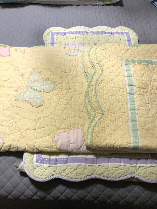 Pottery Barn Yellow Zoey quilt and shams in Bedding in Mississauga / Peel Region - Image 3
