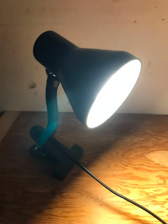 Black Metal CLIP ON ADJUSTABLE Desk Lamp in Indoor Lighting & Fans in Mississauga / Peel Region - Image 3