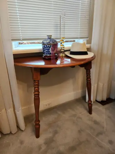 Lovely dining room serving table or hall table. Solid wood (maple?) with turned legs. In like new co...