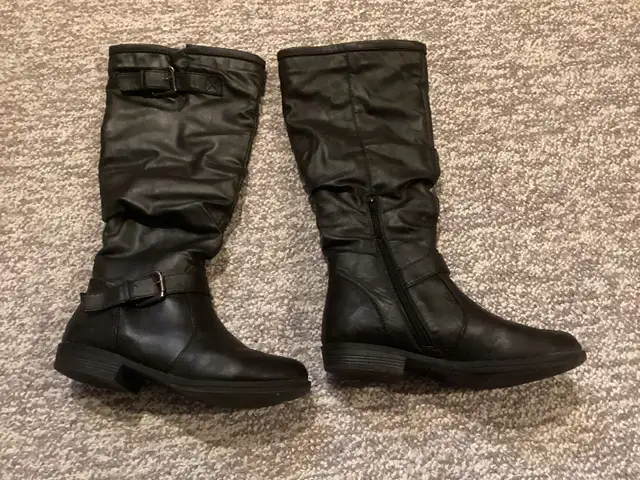 Women’s Boots in Women's - Shoes in Kitchener / Waterloo - Image 2