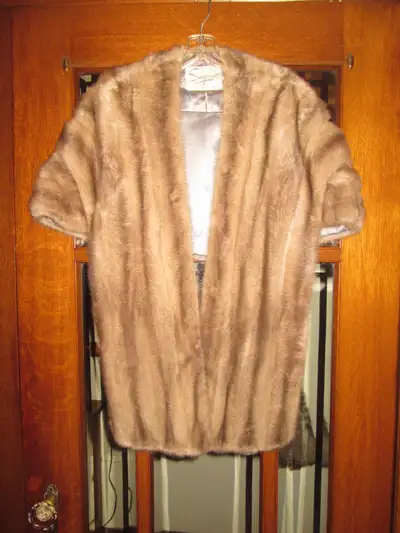 Woman's Genuine Fur Coat & Mink Stole, View more