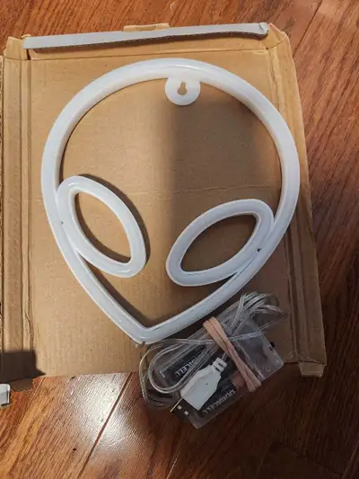 Battery operated switch or USB-A connector option aswell. New and still in box. Price is non-negotia...