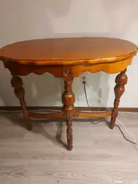 Decorative table for sale pets and smoking free 