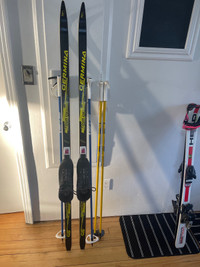 Ski Fond à Écailles 170 cm botte Rossignols 8.5 +Baton 
