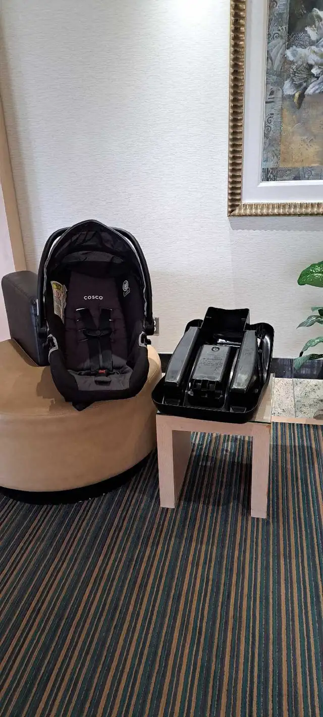 Siège d'auto pour enfants de 3-8ans  in Clothing - 3-6 Months in City of Montréal - Image 2