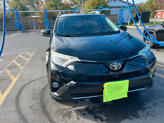 Toyota  RAV4  limited  in Cars & Trucks in Ottawa