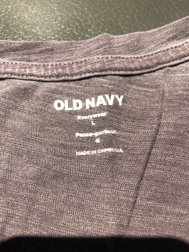 Old Navy women’s purple-grey T-shirt size large | $1  in Women's - Tops & Outerwear in Kingston - Image 3