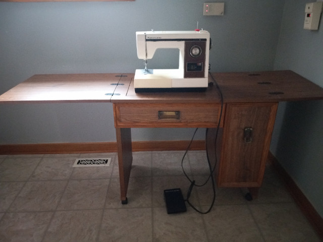 Sewing machine with table in Hobbies & Crafts in City of Toronto - Image 2