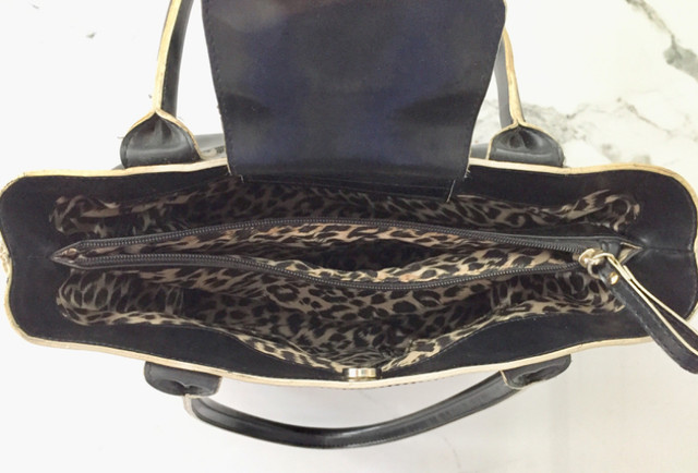 Sacoche *GUESS* Handbag ~COMME NEUVE!  $80 ou MEILLEURE OFFRE! in Women's - Bags & Wallets in Laval / North Shore - Image 4