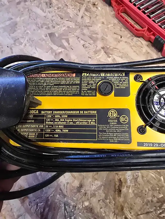DeWalt Battery Charger in Power Tools in Ottawa - Image 3