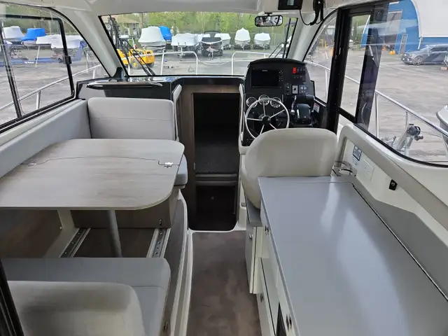 Trophy T29 Explorer Coupe in Powerboats & Motorboats in Kingston - Image 6