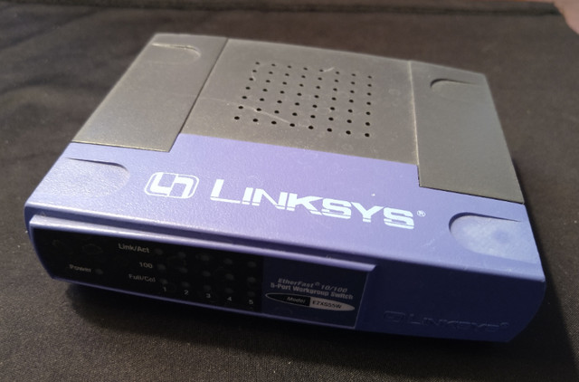 Linksys EZXS55W EtherFast 10/100 6-Port Switch in Networking in Kitchener / Waterloo