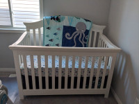 Convertible Crib,Mattress +cover, crib skirt and 2 fitted sheets