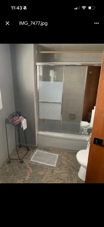 One bedroom apartment for rent in Caledon Village. Walking distance to HYW 10 for access to go bus....