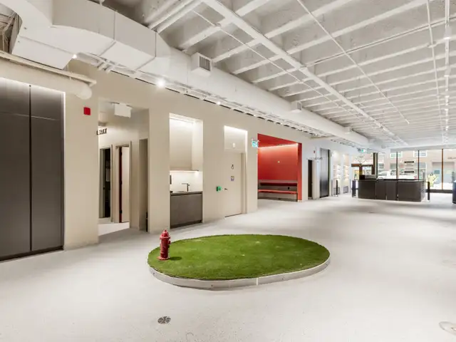 Prime Retail on Queen West in Commercial & Office Space for Rent in City of Toronto - Image 11