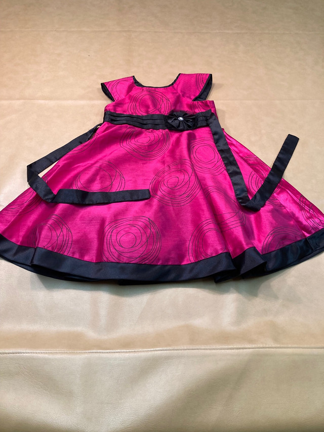 Dresses- size 4 in Clothing - 4T in Strathcona County - Image 2