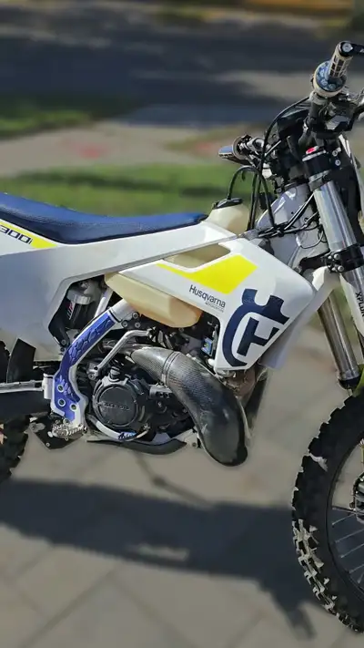 2019 Husqvarna TE300i. Fuel injected 300 two-stroke. No jetting, no premix. 46 hours and 1,194 km. P...
