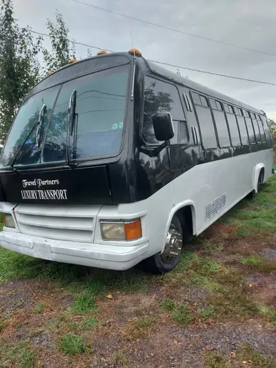 Diesel six cylindres turbo Cummins Party bus modèle Champion 1990 Diesel Cummins 5.9 automatique 191...