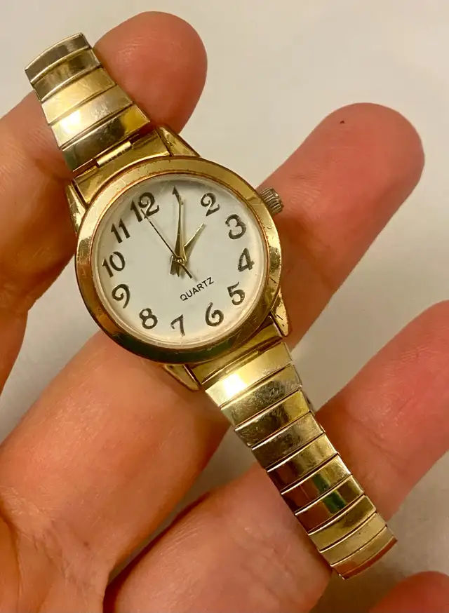 2 vintage watches for 1 price in Jewellery & Watches in City of Toronto - Image 4
