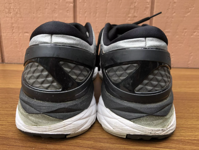 Asics Gel Kayano 24 Running Shoes Men US 12 Silver in Men's Shoes in Mississauga / Peel Region - Image 4