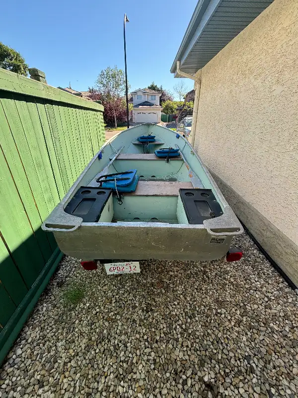 12 foot Lund fishing boat in Powerboats & Motorboats in Edmonton - Image 4