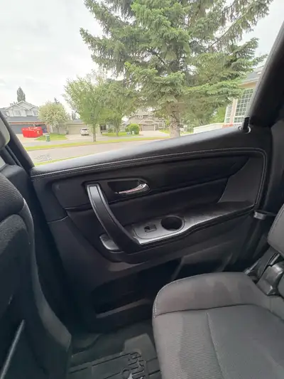 Hi there i am selling a 2017 chevrolet traverse it is in good condition there is no rust or any issu...