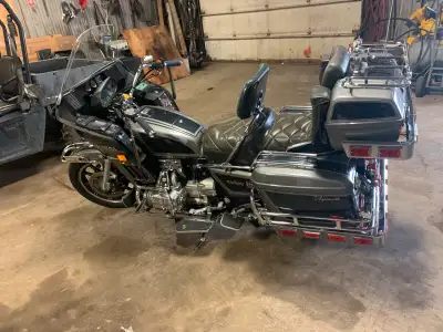 Fully loaded Honda 1983 Goldwing Aspencade GL1100 91,000 miles This bike is good for over 400,000 mi...