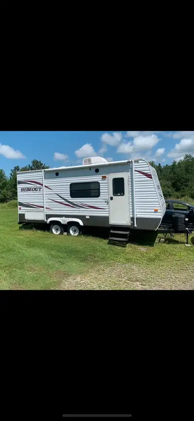 2010, 19 foot FLB travel trailer. Hideout by Keystone hornet. very good condition. Ac, stove, furnac...
