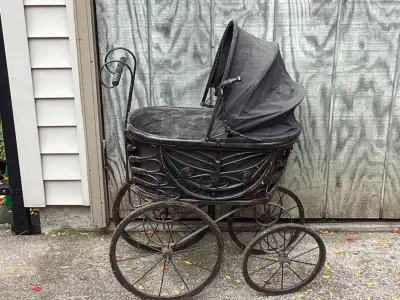 $50.00 - Approx 35” long x 14” wide x 36” high - In very good working condition - Located at Pape av...
