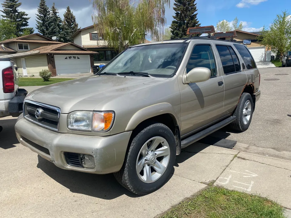 2003 Nissan Pathfinder LE fully loaded