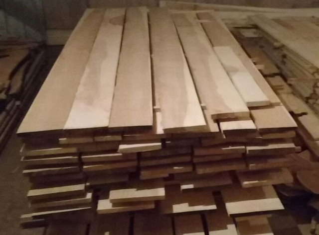 Live and straight edge boards in Other in St. Catharines