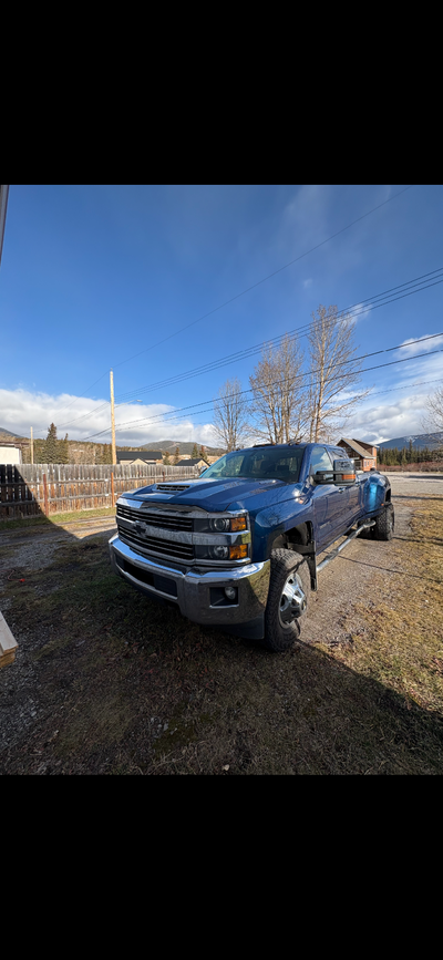 2017 Chevy 3500 LT trim with 220000km. Truck is very clean and good condition. Only con with the tru...