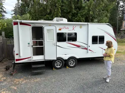 2010 FUN FINDER X 210; VERY CLEAN GREAT CONDITION; EVERYTHING WORKS; 6' 4" INTERIOR HEADROOM/GREAT F...