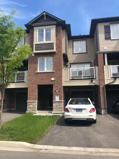 Beautiful Townhouse For lease
