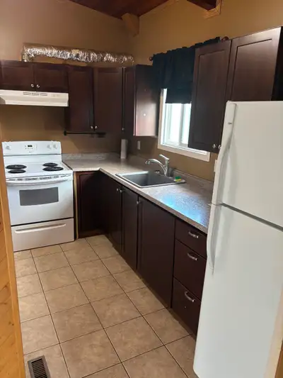 Beautiful condo located in Castledowns area. Close to schools, transit, shopping, walking paths, bea...