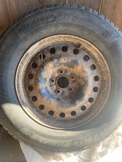 Michelin X-ice/snow winter tires on rims. 255/65 R17. Used two seasons, excellent tread remaining.