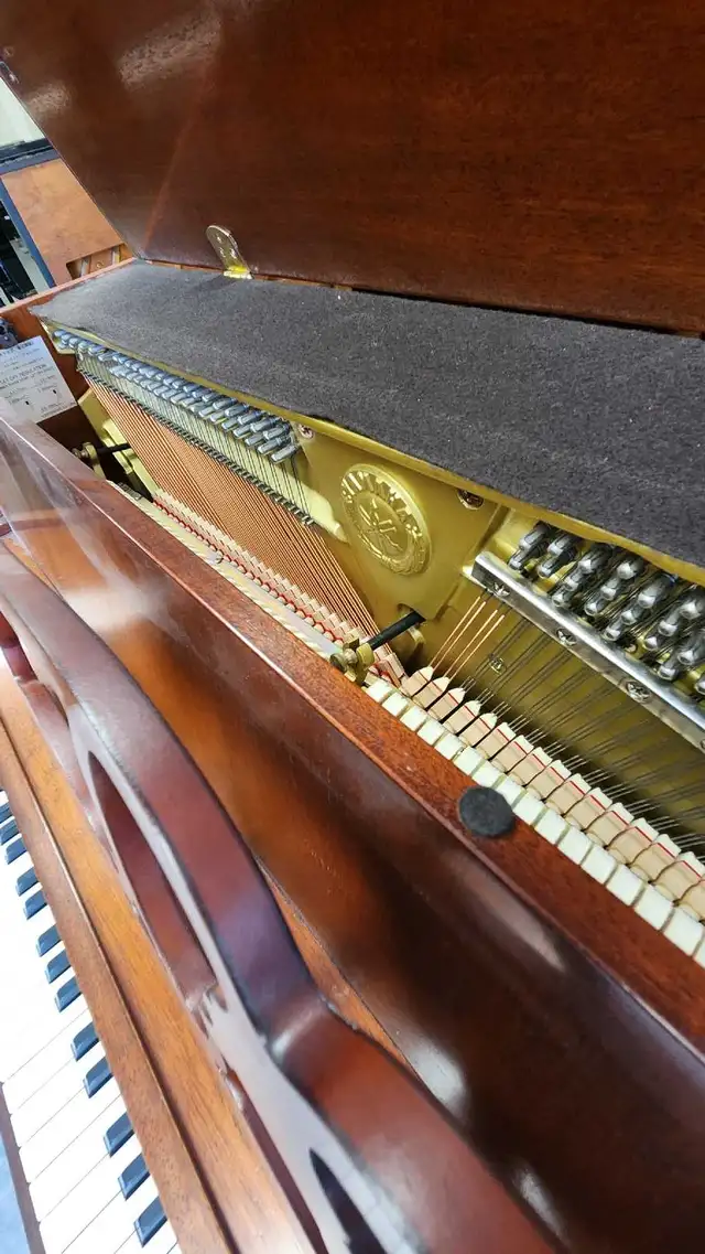 Silent Piano Vintage Walnut Yamaha Upright Piano – in Pianos & Keyboards in City of Toronto - Image 5